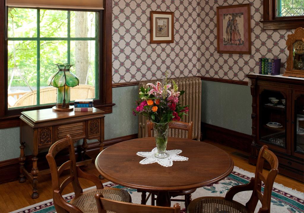 Old Rittenhouse Inn Бейфілд Номер фото