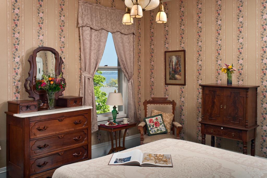 Old Rittenhouse Inn Бейфілд Номер фото