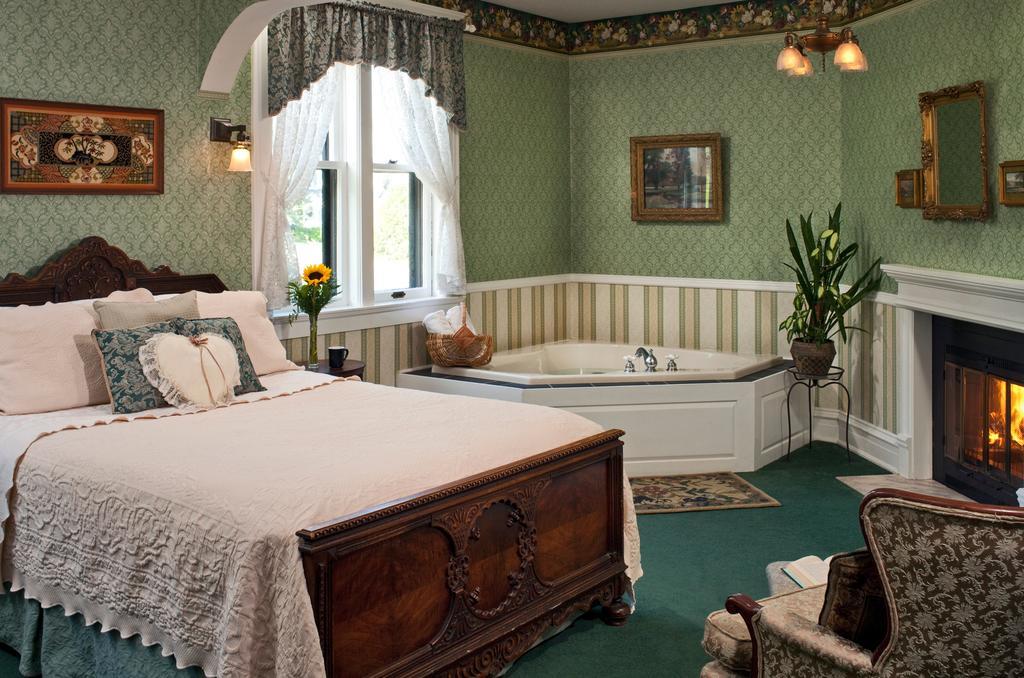 Old Rittenhouse Inn Бейфілд Номер фото