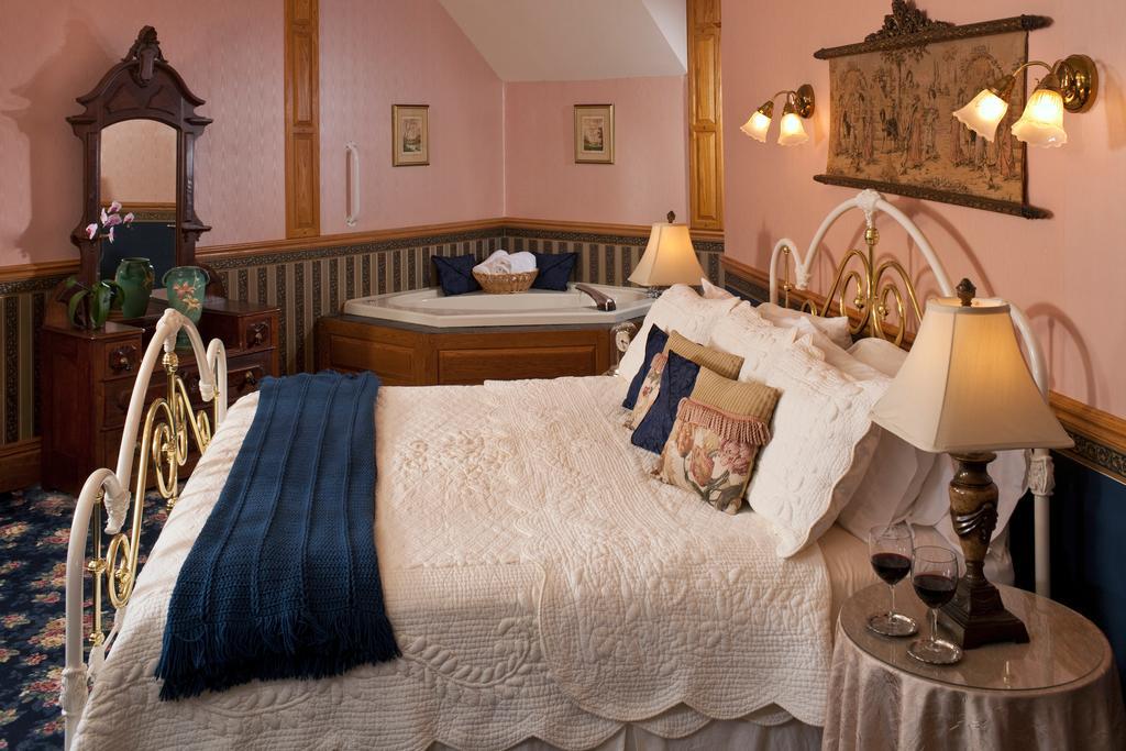 Old Rittenhouse Inn Бейфілд Номер фото